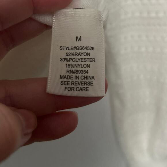 LUXE by Tricot Cream Long Sleeve Round Neck  Lightweight Sweater Size Medium - Picture 6 of 10